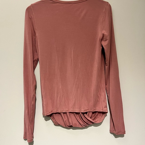 Lululemon front twist top size 4 - Picture 2 of 4